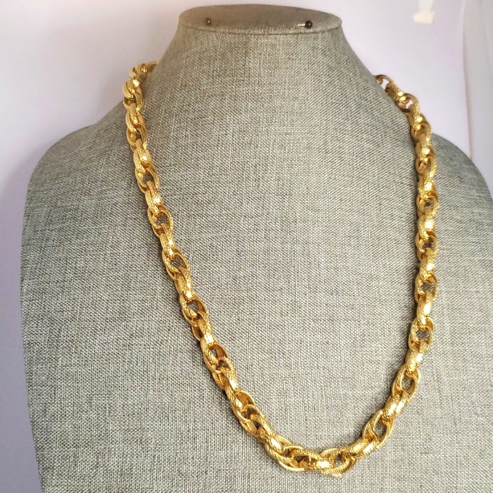 Monet necklace